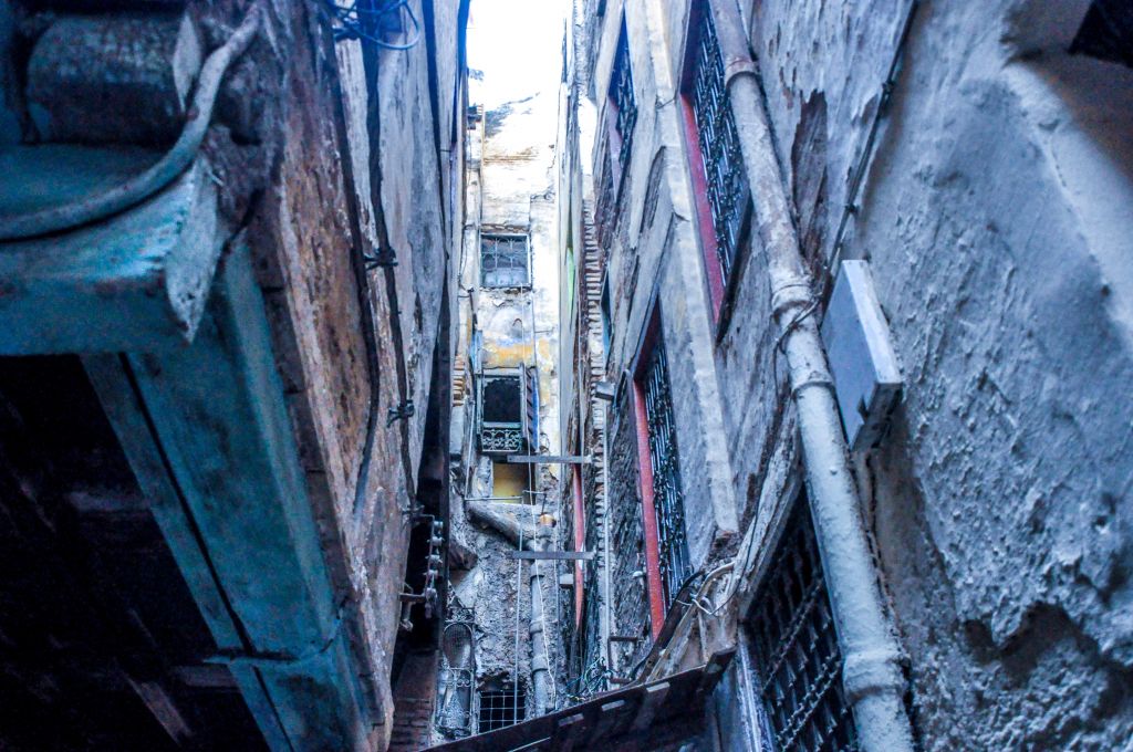 Homes in the mellah, or old Jewish quarter, of Fez, are located very close together, with tiny alleys as streets. (photo credit: Michal Shmulovich) Homes in the mellah, or old Jewish quarter, of Fez, are located very close together, with tiny alleys as streets. (photo credit: Michal Shmulovich)
