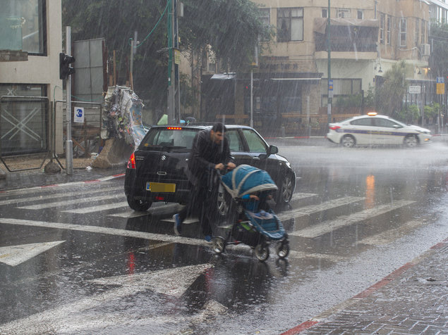 גשם בתל אביב, ש בדצמבר 2016 (אבי כהן)