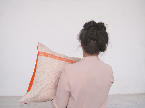 HANDWOVEN CUSHION - hermine van dijck