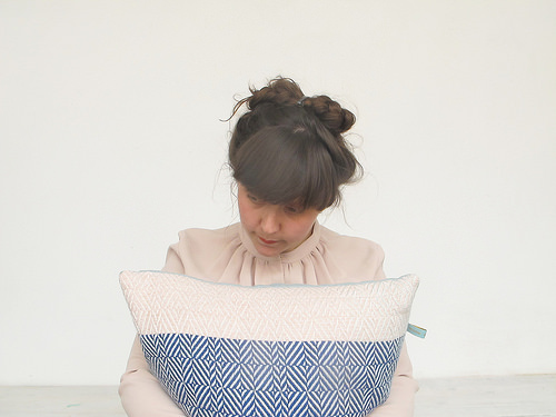 HANDWOVEN CUSHION - hermine van dijck