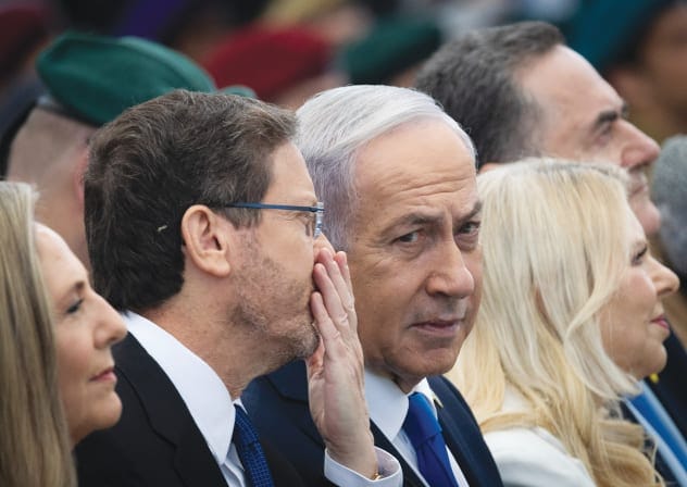 President Issaac Herzog and Prime Minister Benjamin Netanyahu attend an event for outstanding soldiers on Independence Day this past year. Netanyahu has asked Herzog to take an impossible step, the writer maintains.