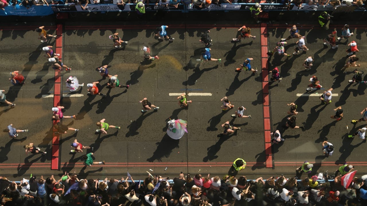  Athletics - London Marathon - London, Britain - April 27, 2025 General view of runners on Tower Bridge during the London Marathon, April, 2025.