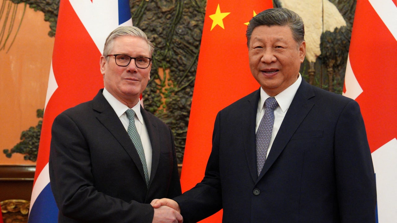 BRITAIN'S PRIME Minister Keir Starmer shakes hands with Chinese President Xi Jinping, ahead of a bilateral meeting in Beijing, China, January 29, 2026.