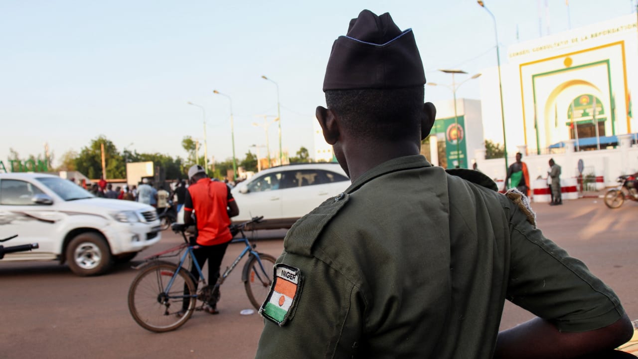 A security officer stands guard on the street following a mutineers' attack on the airport and the presidency in Niamey, Niger, August 29, 2026.