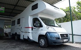 Go Outdoors Motor Caravan Park קולומבו