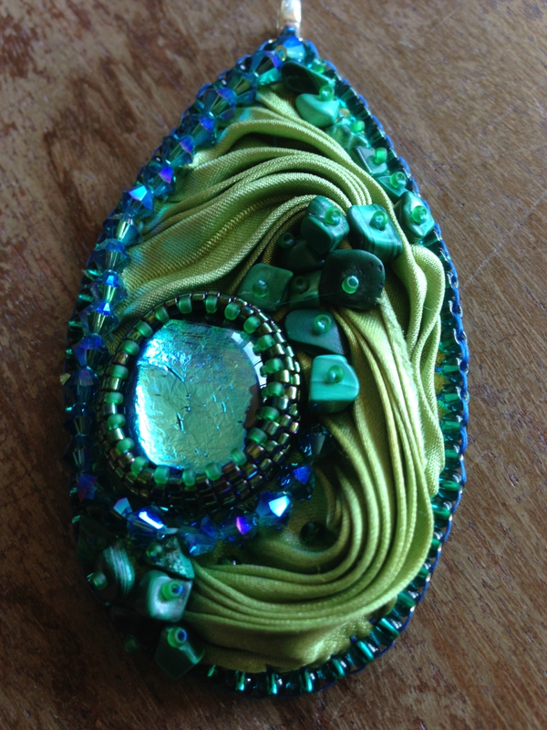 pendentif ray soie verte