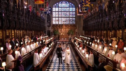 Prince Harry & Duchess Meghan share a kiss