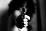 girl_with_gun_01