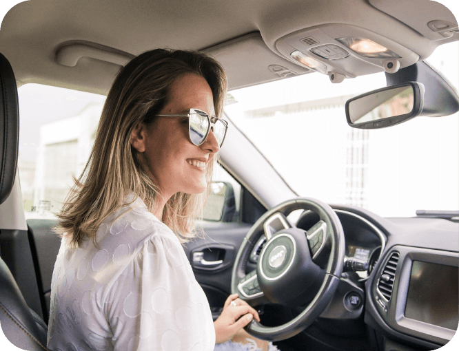 A person driving a car whilst listening to blinks on Blinkist