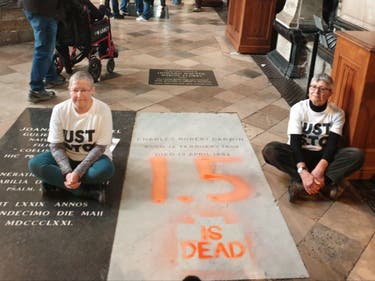 <p>Two Just Stop Oil activists have defaced Charles Darwin’s grave with orange chalk in Westminster Abbey.</p>