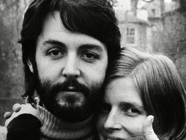 <p>Paul McCartney con su esposa Linda en 1970, días después de que anunciara que los Beatles nunca volverían a trabajar juntos.</p>