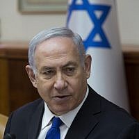 Prime Minister Benjamin Netanyahu leads the weekly cabinet meeting at the Prime Minister's Office in Jerusalem, April 29, 2018. (Amit Shabi/Flash90)