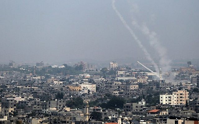 A picture taken on July 14, 2018 shows Palestinian rockets being fired from Gaza City towards Israel ( AFP PHOTO / BASHAR TALEB) A picture taken on July 14, 2018 shows Palestinian rockets being fired from Gaza City towards Israel ( AFP PHOTO / BASHAR TALEB)