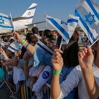 Immigrants from France arriving at Ben Gurion Airport, July 2018. (Nir Kafri, The Jewish Agency for Israel)