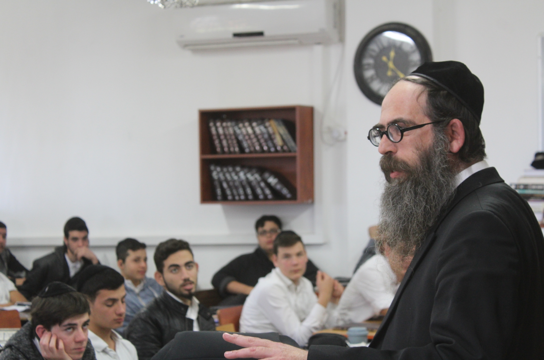 בשיחה עם תלמידים