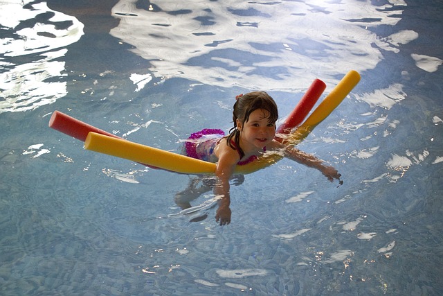 swimming-445102_640