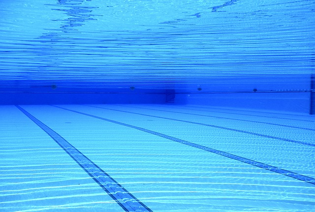 swimming-pool-504780_640