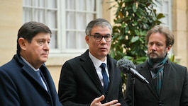 Retraites, censure et Jean-Luc Mélenchon : face à François Bayrou, les socialistes pris au piège