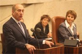 אולמרט נואם במהלך הכנסת ה-17 שקברה הצעות חוק רבות בנושא חיות שחלקן היו אמורות לעלות לדיון ביום זכויות...